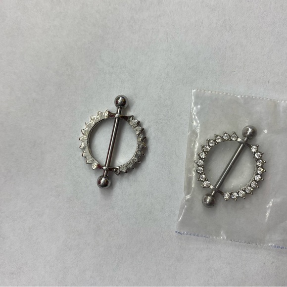 Stainless Steel Round Nipple Shield Ring & Nipple Barbell Bar Body Piercing 14G - Picture 2 of 4